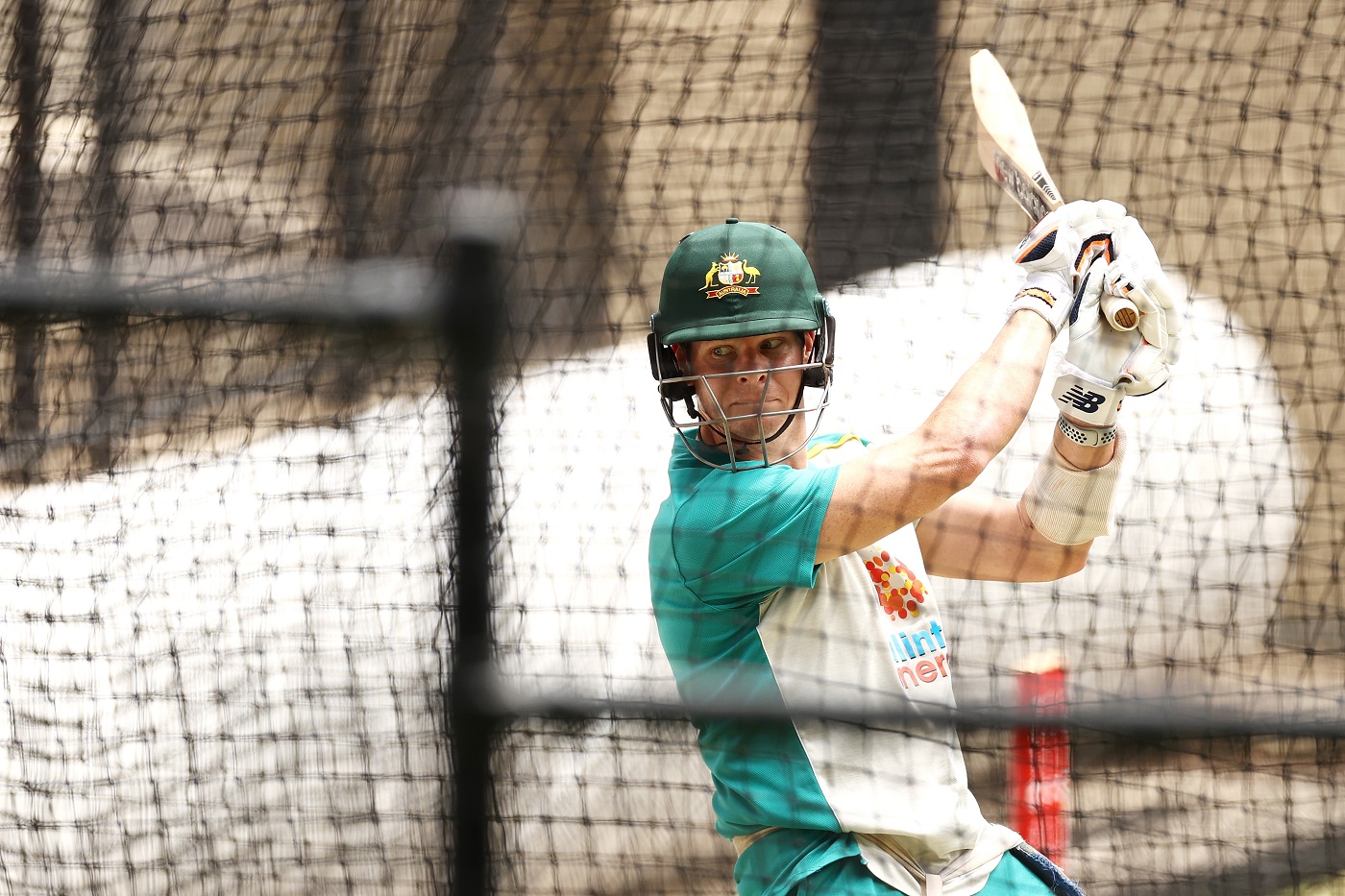 Australia star brushes off back-related troubles