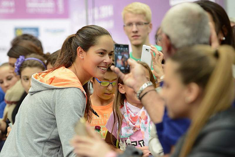 Ana Ivanovich communicates with her supporters