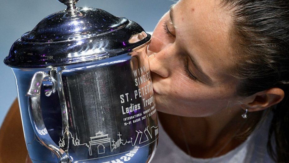 Daria Kasatkina with her Trophy trophy