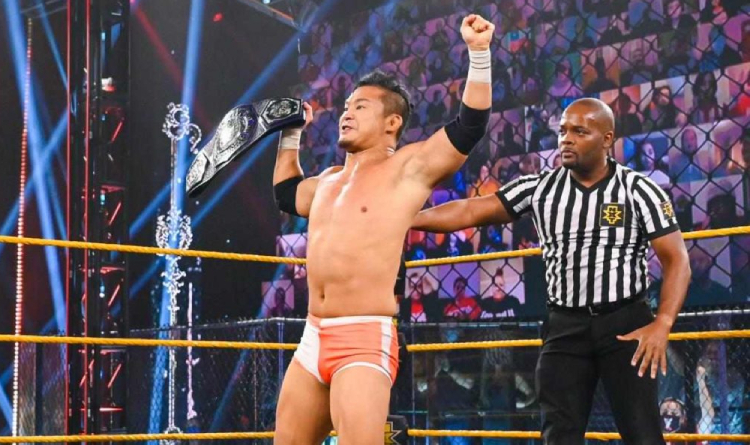 Kushida celebrating victory