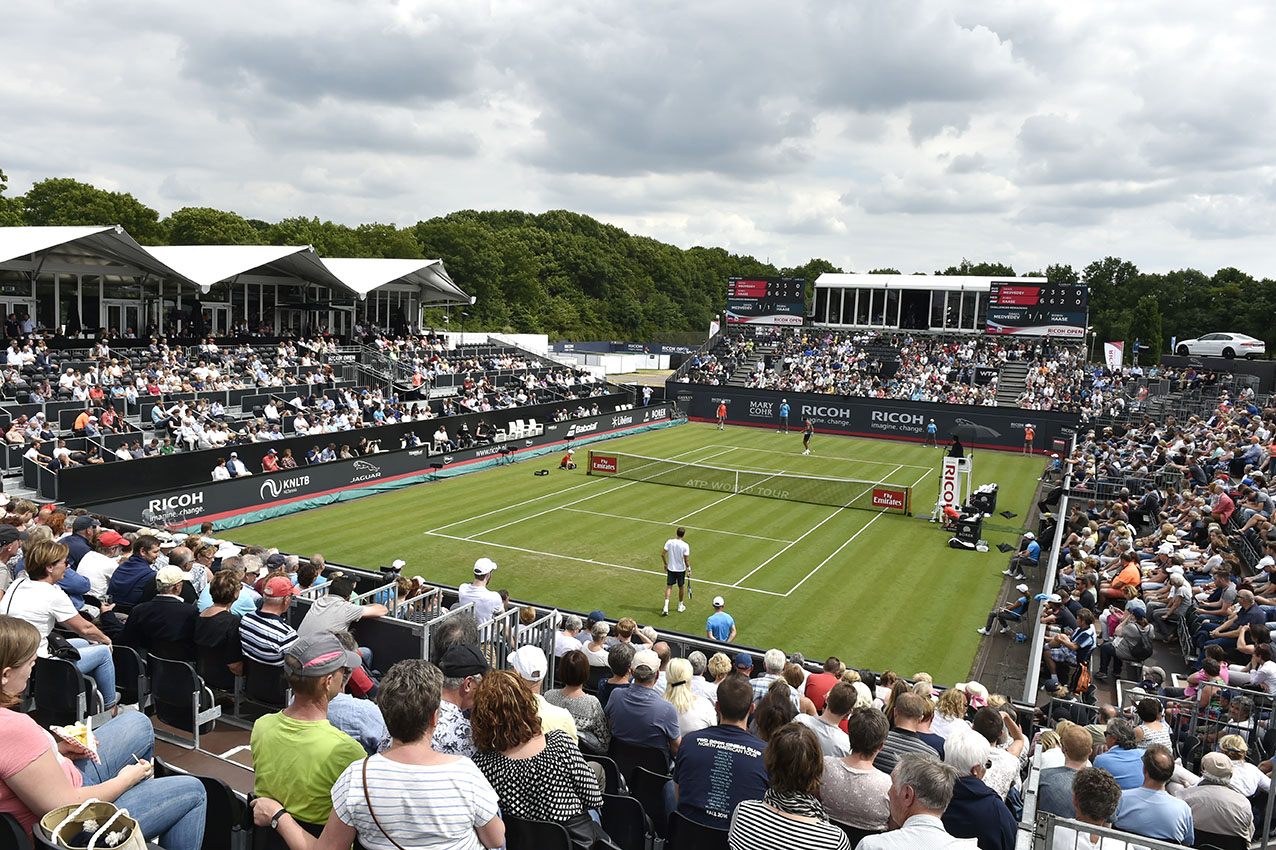 Maak een bed briefpapier laten vallen The 's-Hertogenbosch's tournament has been cancelled due to the week-long  postponement of Roland Garros