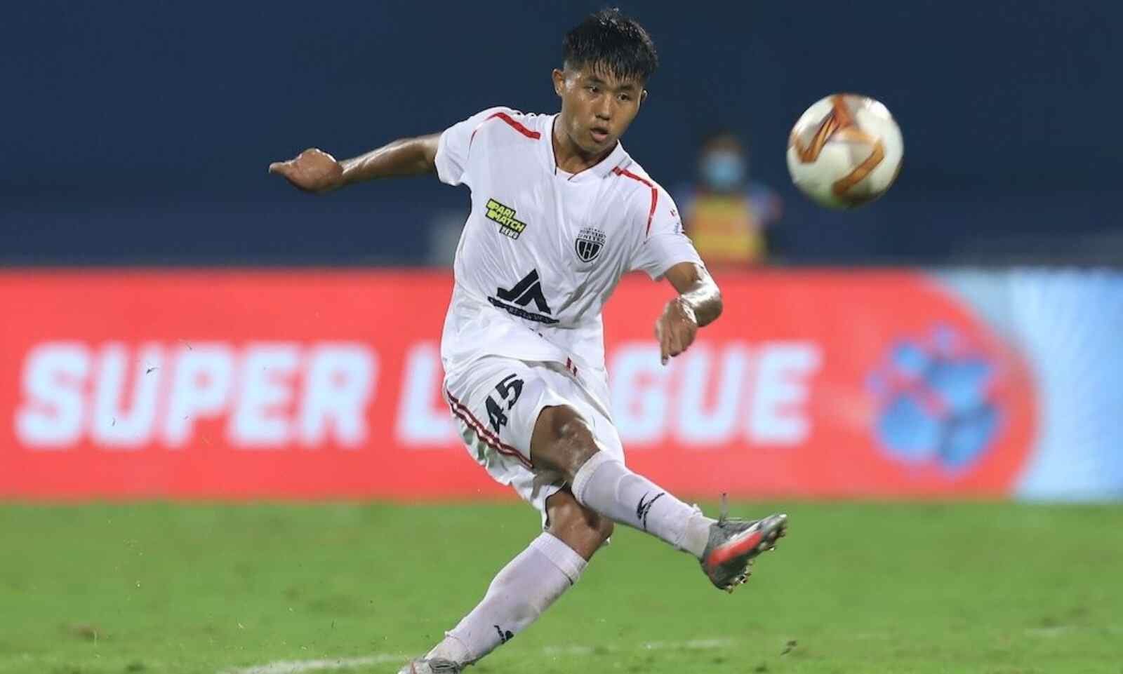 Mumbai City signs Apuia from NorthEast United for a record transfer fee