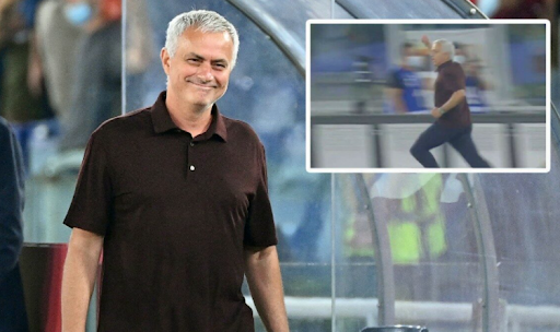 Mourinho Was Ecstatic In His Celebration Run After Roma Snatched A Last Minute Win In His 1 