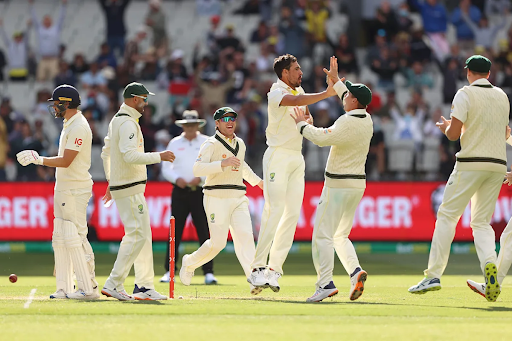 Australia close in on Ashes win after thrilling third day at Melbourne against England