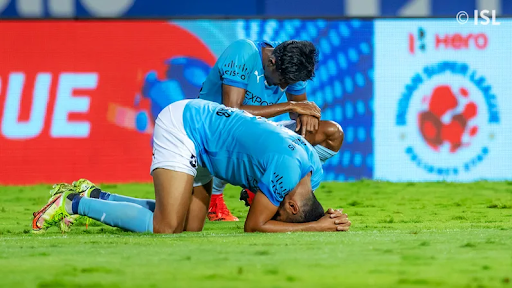 Defending champions Mumbai City bow out of semi-final race after a 2-1 defeat against Hyderabad￼